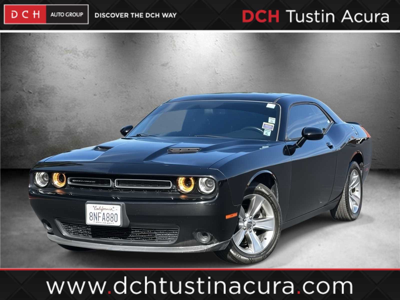 Used 2018 Dodge Challenger SXT image 1
