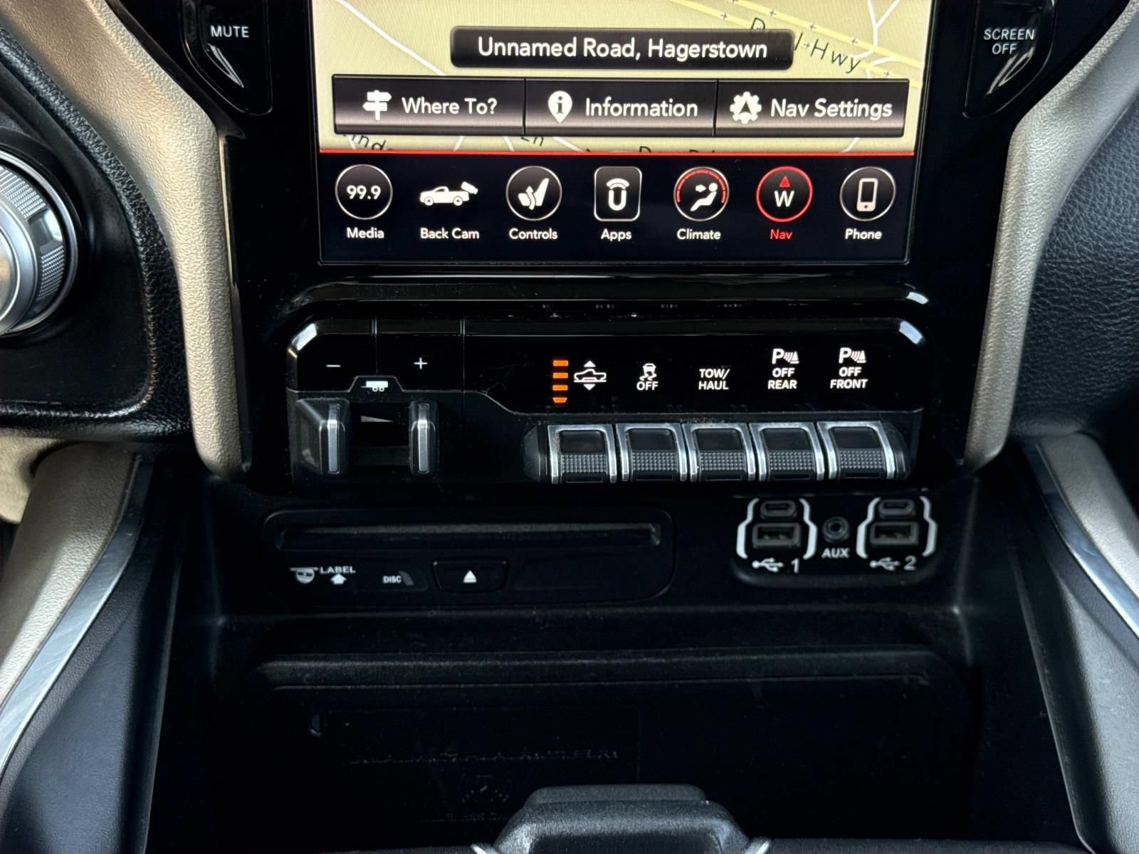 Used 2019 RAM 1500 Laramie AWD/4WD image 11