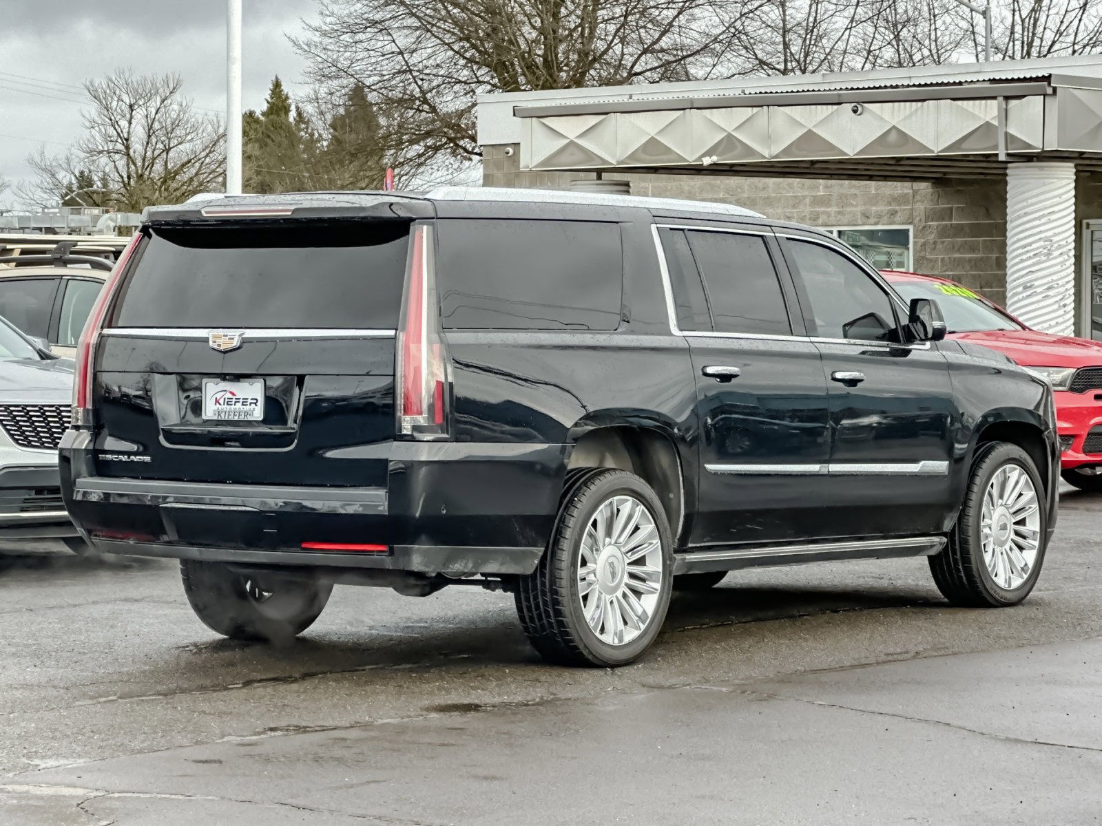 Used 2017 Cadillac Escalade ESV Platinum image 4