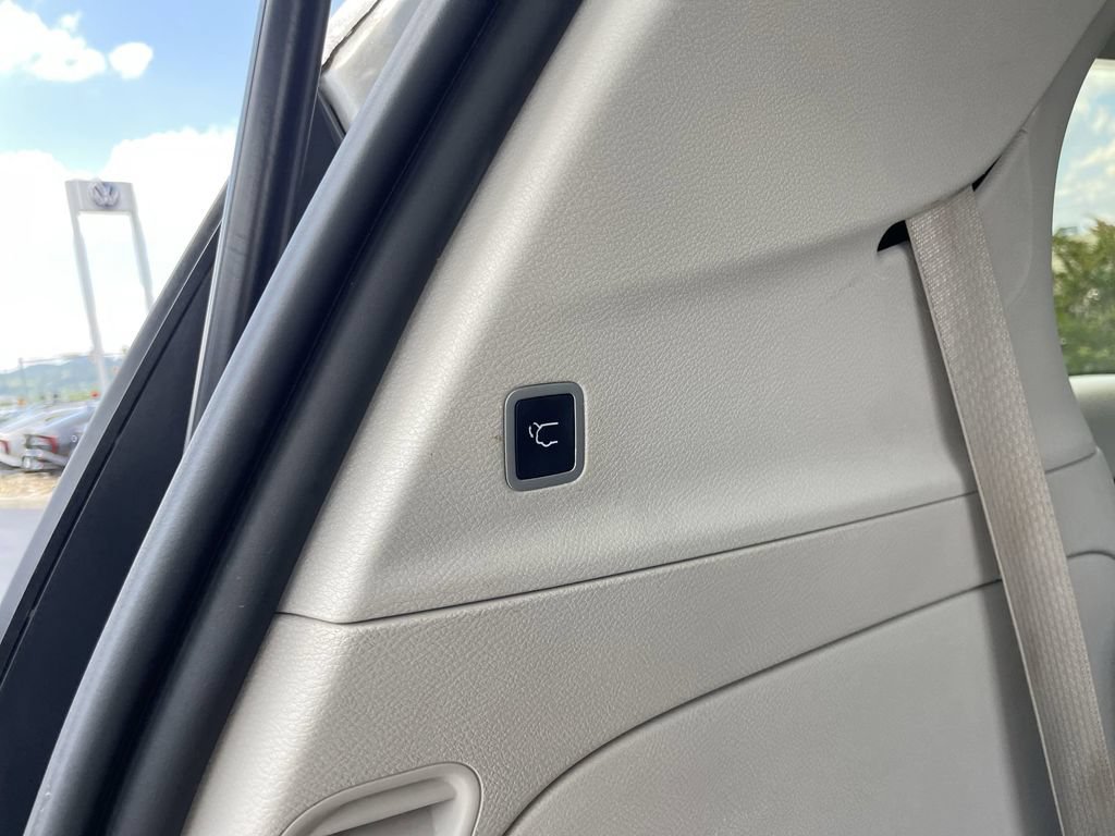 Used 2020 Chrysler Voyager Lxi FWD image 34