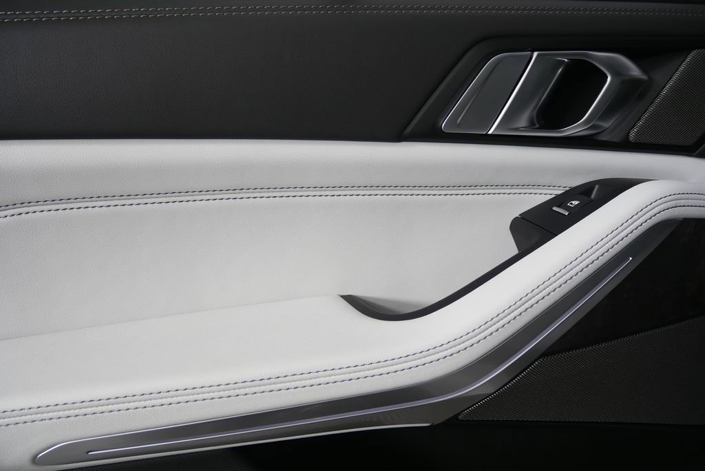 Used 2026 BMW X5 xDrive40i w/ Climate Comfort Package image 13