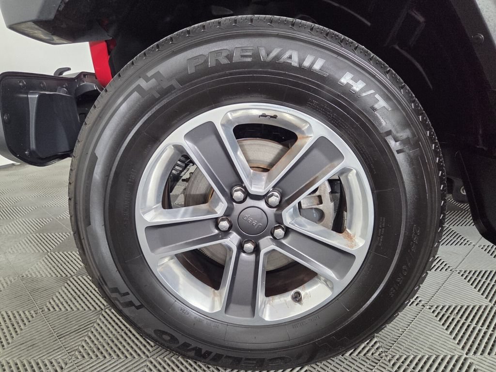 Used 2021 Jeep Wrangler Unlimited Sahara AWD/4WD image 9
