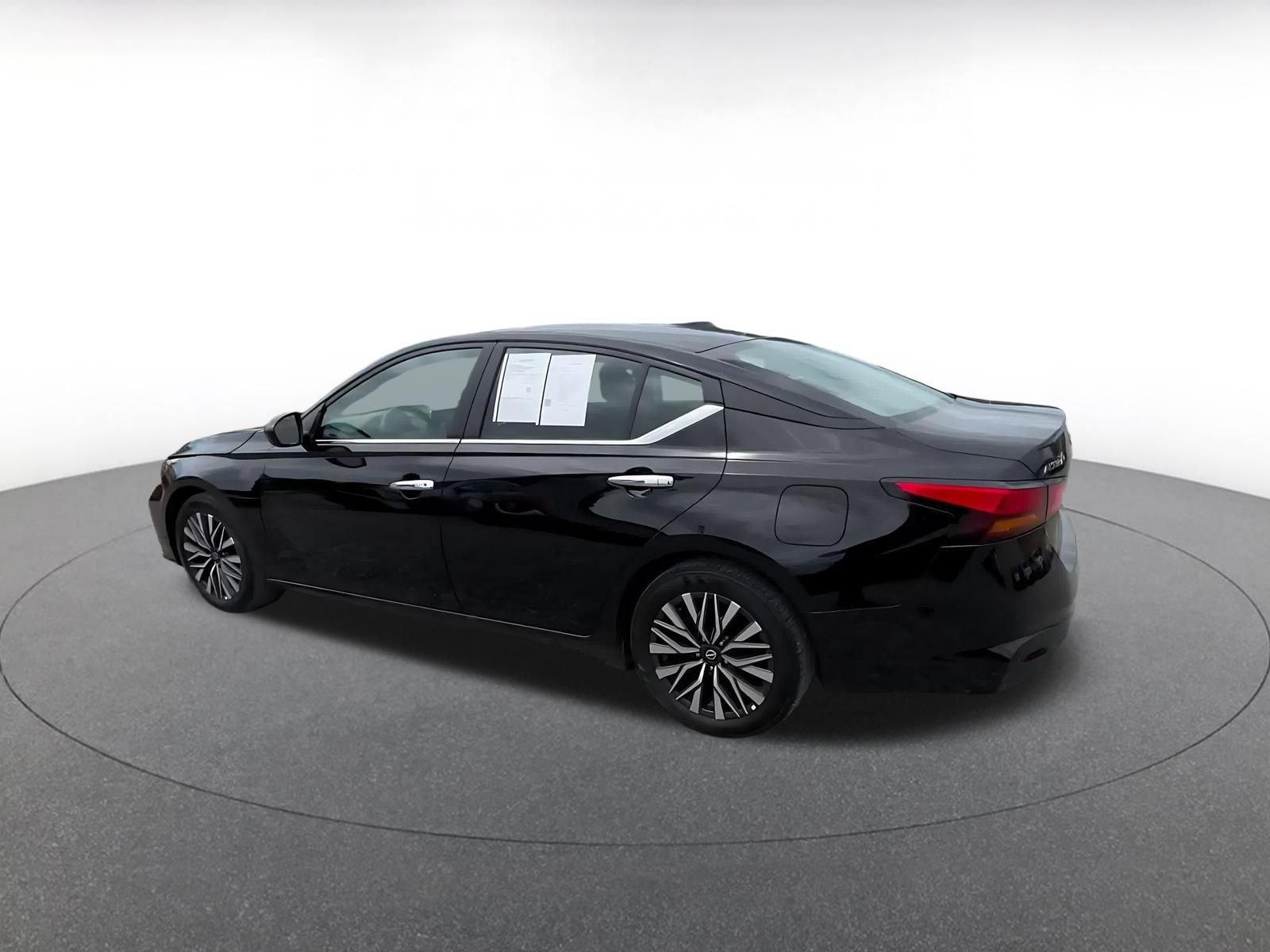 Used 2025 Nissan Altima 2.5 SV FWD image 10