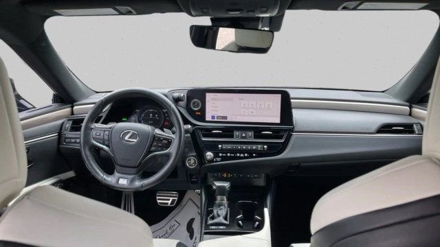 Used 2023 Lexus ES 300h F Sport image 15