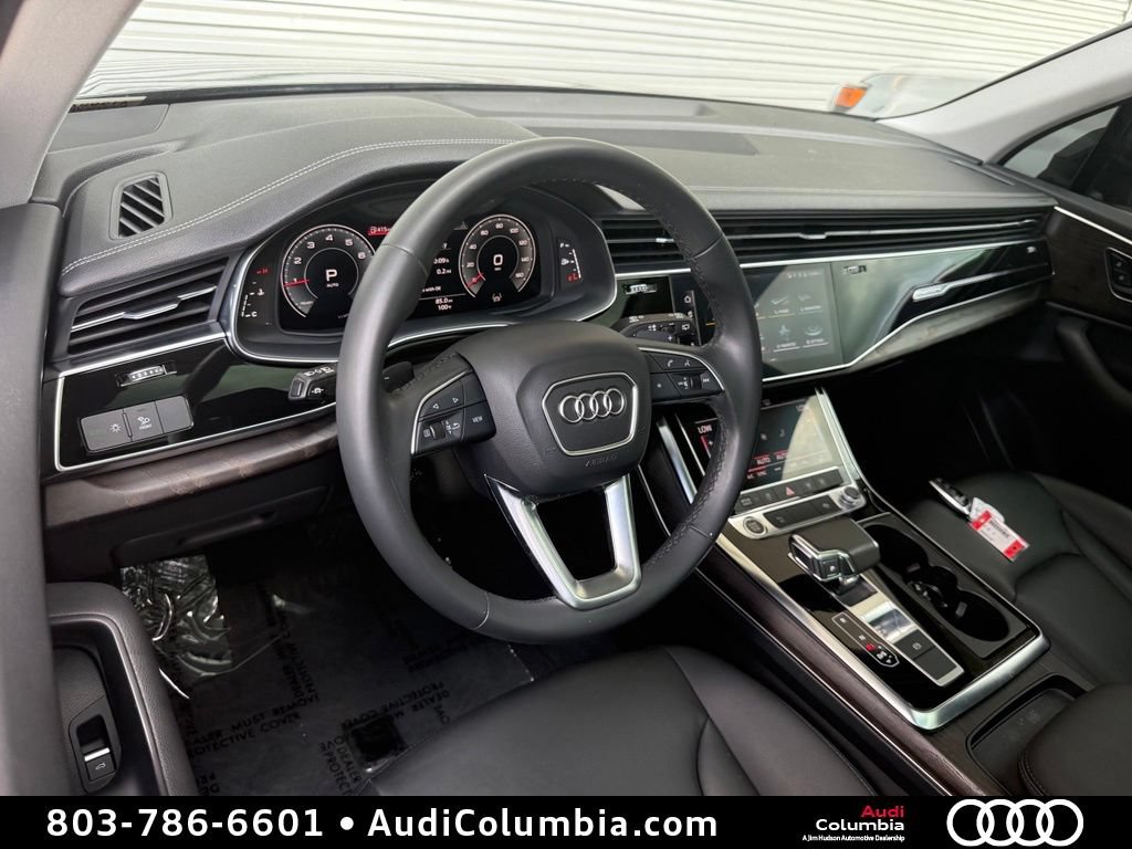 Used 2023 Audi Q7 3.0T Premium w/ Convenience Package AWD/4WD image 3