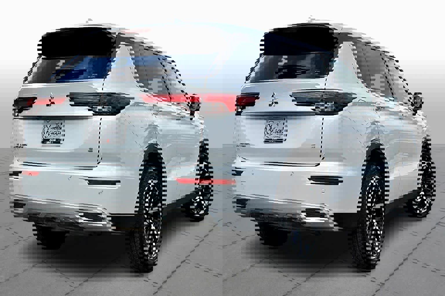 Used 2023 Mitsubishi Outlander SE image 12