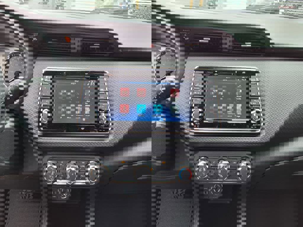 New 2025 Nissan Kicks Play S image 9