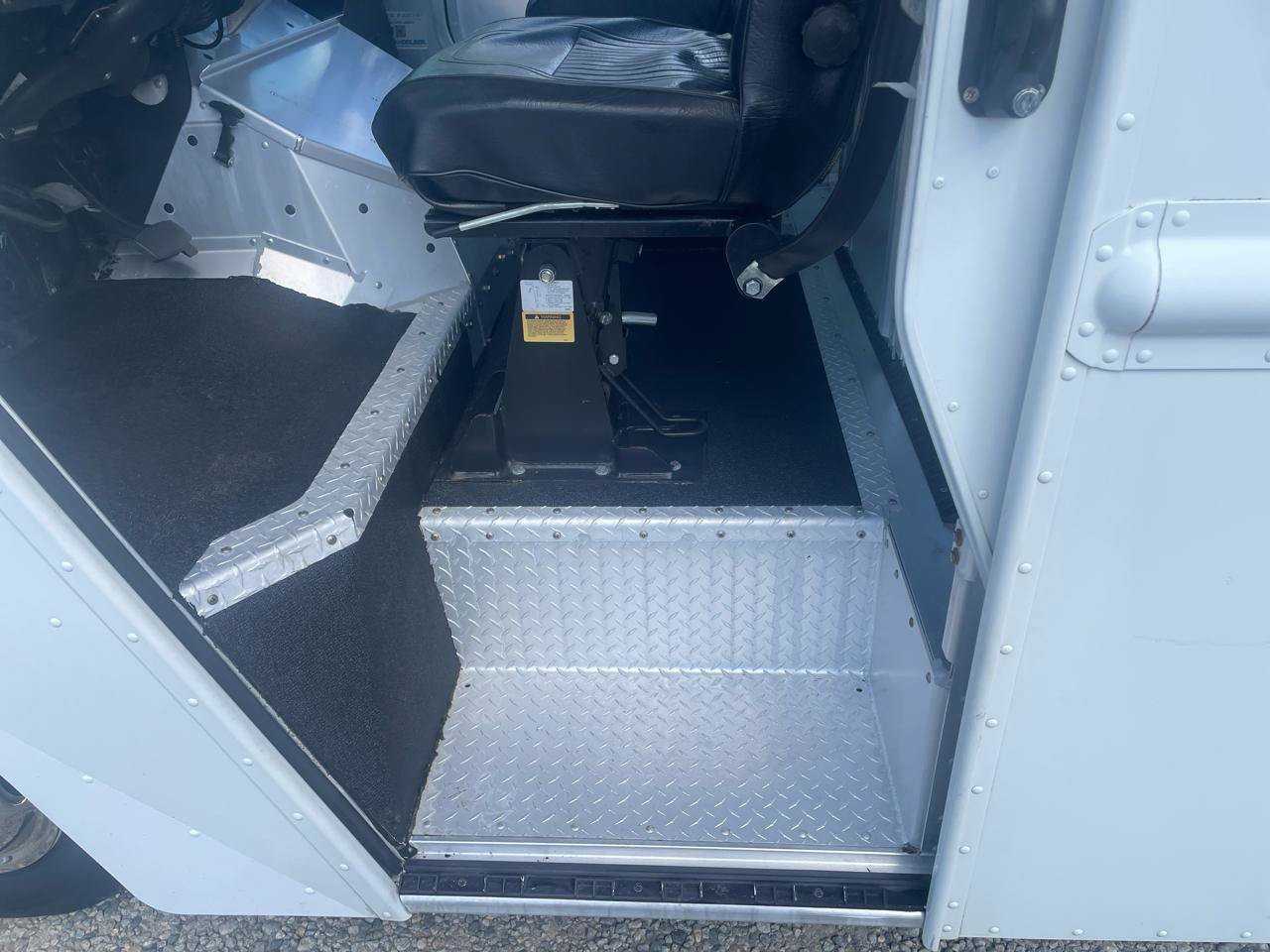 Used 2016 Ford E-350 and Econoline 350 Super Duty w/ A/C Prep Package RWD image 10