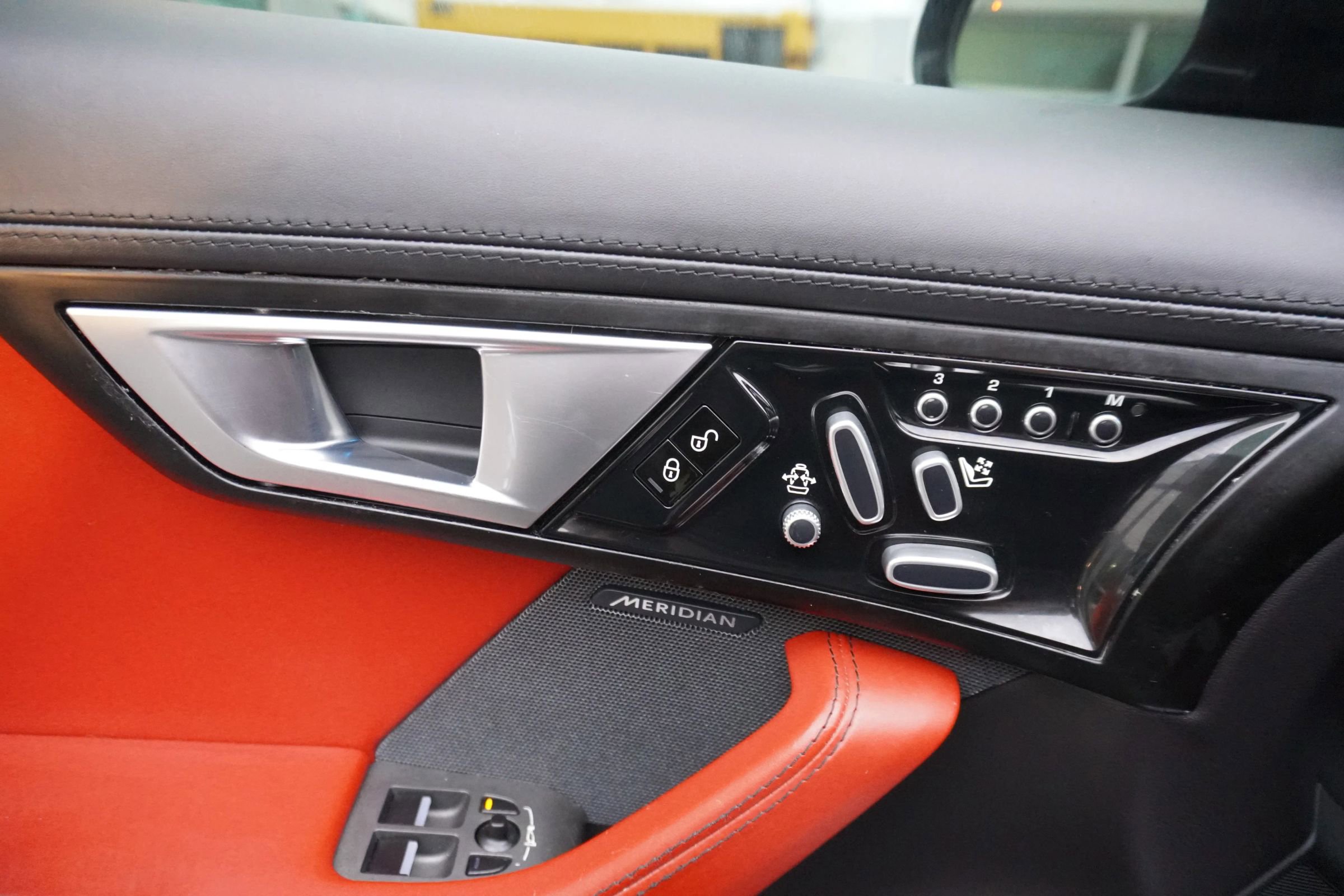 Used 2015 Jaguar F-TYPE S image 28