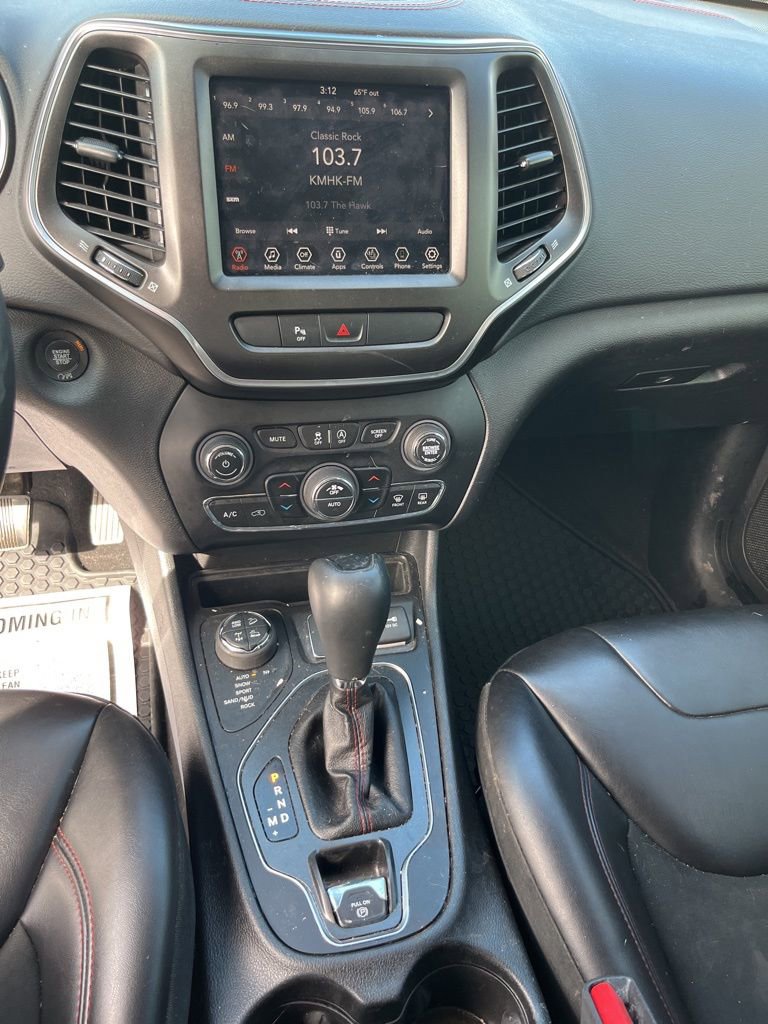 Used 2019 Jeep Cherokee Trailhawk w/ Cold Weather Group image 19