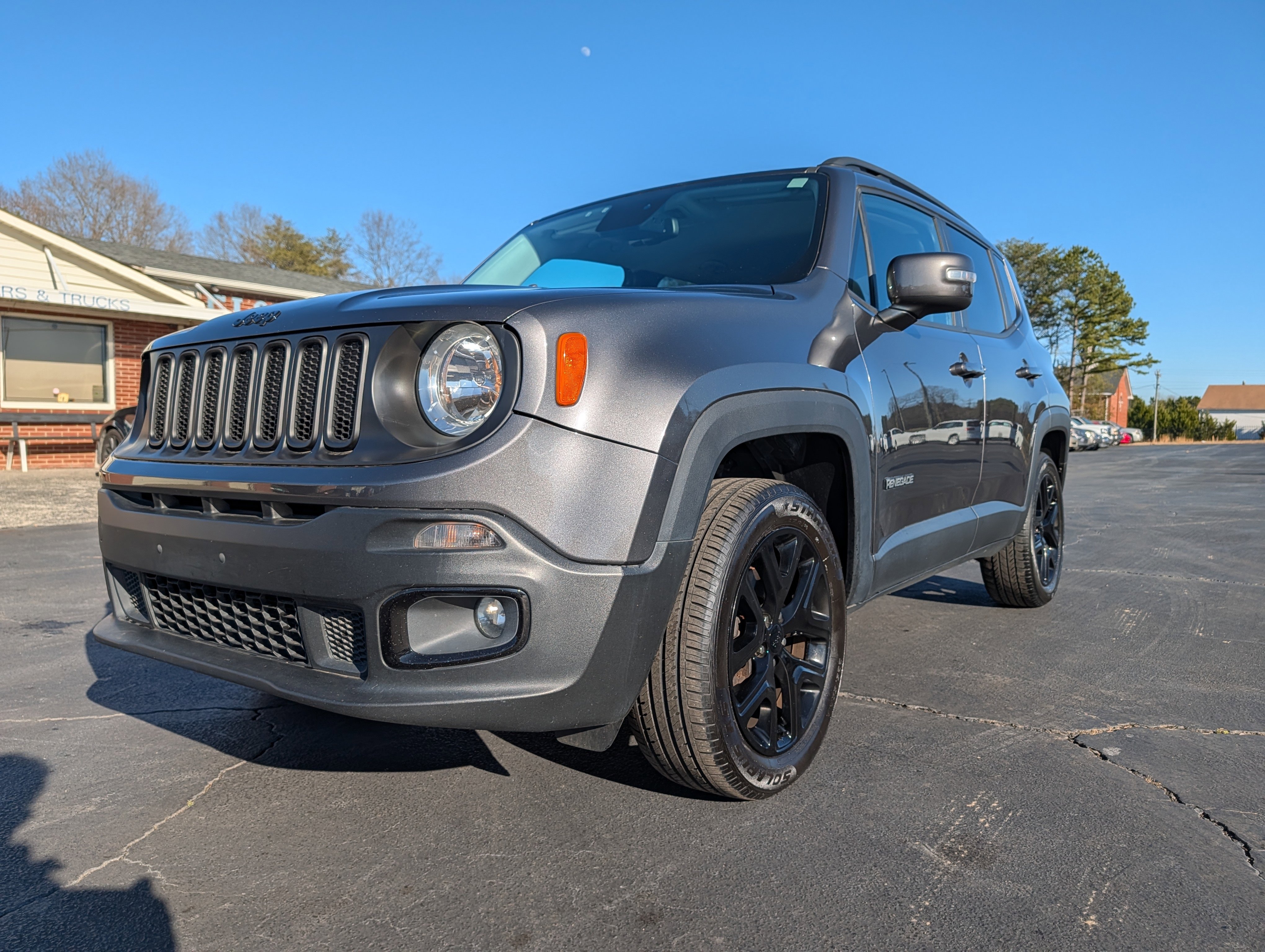 Used 2017 Jeep Renegade Altitude AWD/4WD image 2