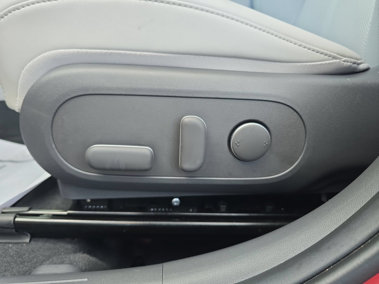 Used 2024 Hyundai Kona Limited FWD image 16