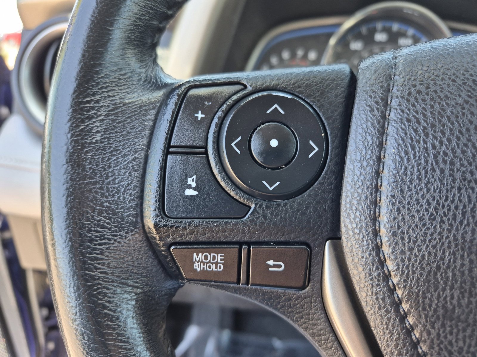 Used 2014 Toyota RAV4 Limited w/ Technology Package FWD image 24