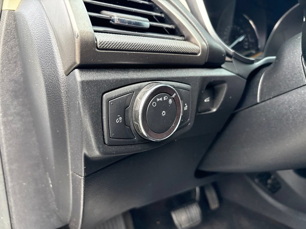 Used 2019 Ford Fusion SE FWD image 16