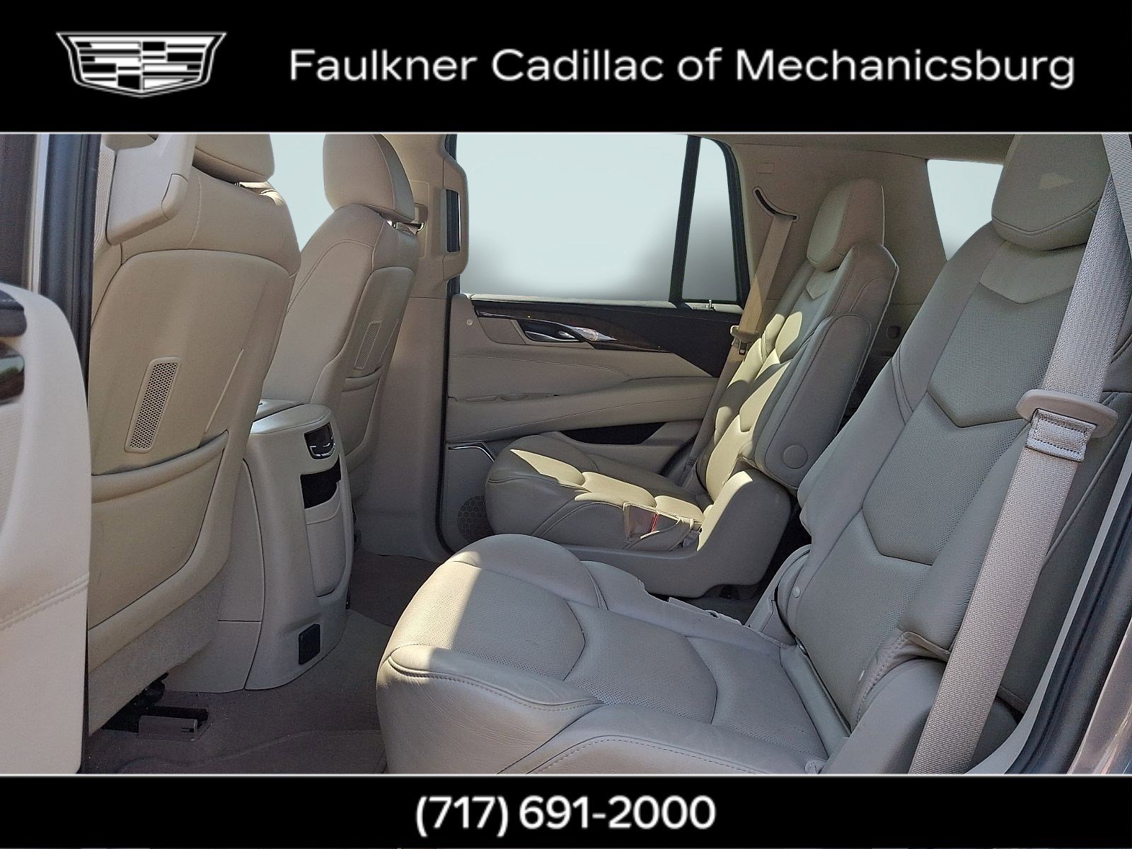 Used 2018 Cadillac Escalade Luxury AWD/4WD image 10