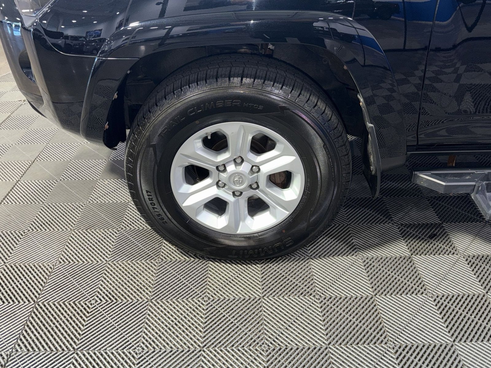 Used 2020 Toyota 4Runner SR5 Premium w/ Moonroof Package AWD/4WD image 17