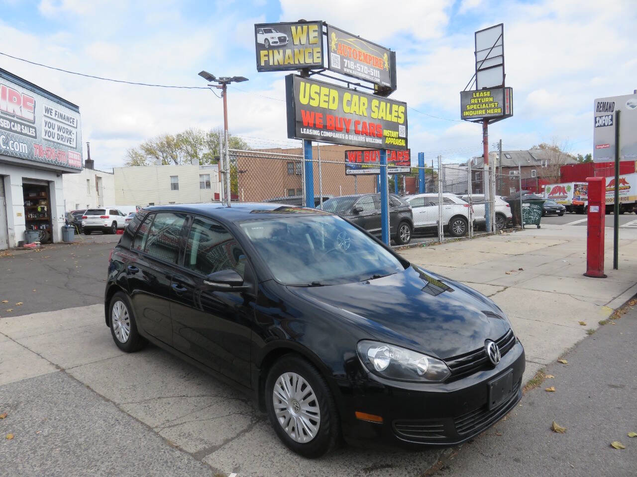 Used 2014 Volkswagen Golf 4-Door image 2