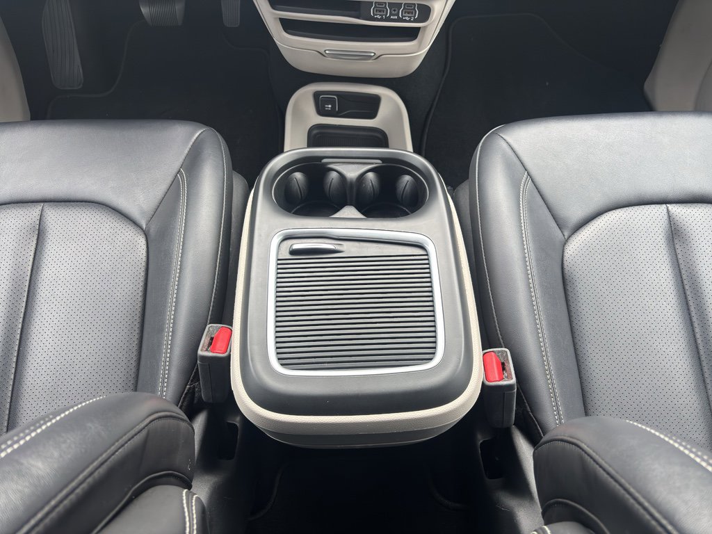 Used 2024 Chrysler Pacifica Select image 16