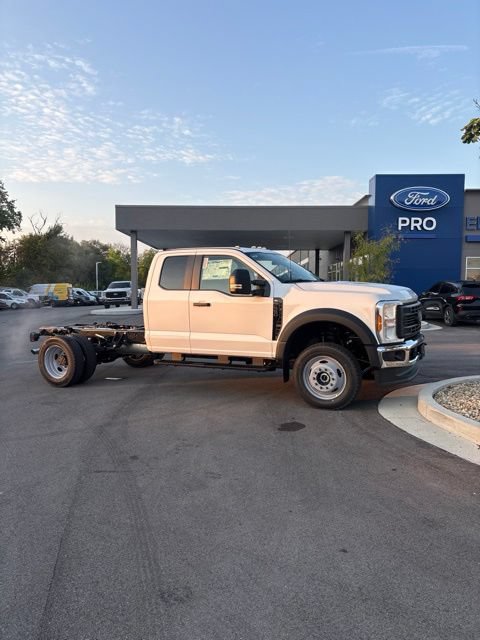 New 2027 Ford F550 4x4 Supercab Super Duty w/ XL Chrome Package image 2