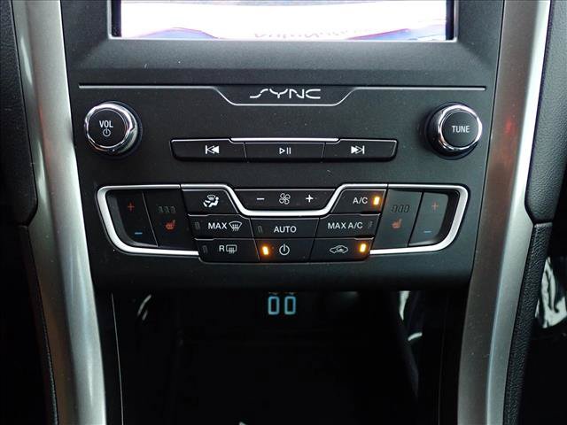 Used 2020 Ford Fusion SE AWD/4WD image 17