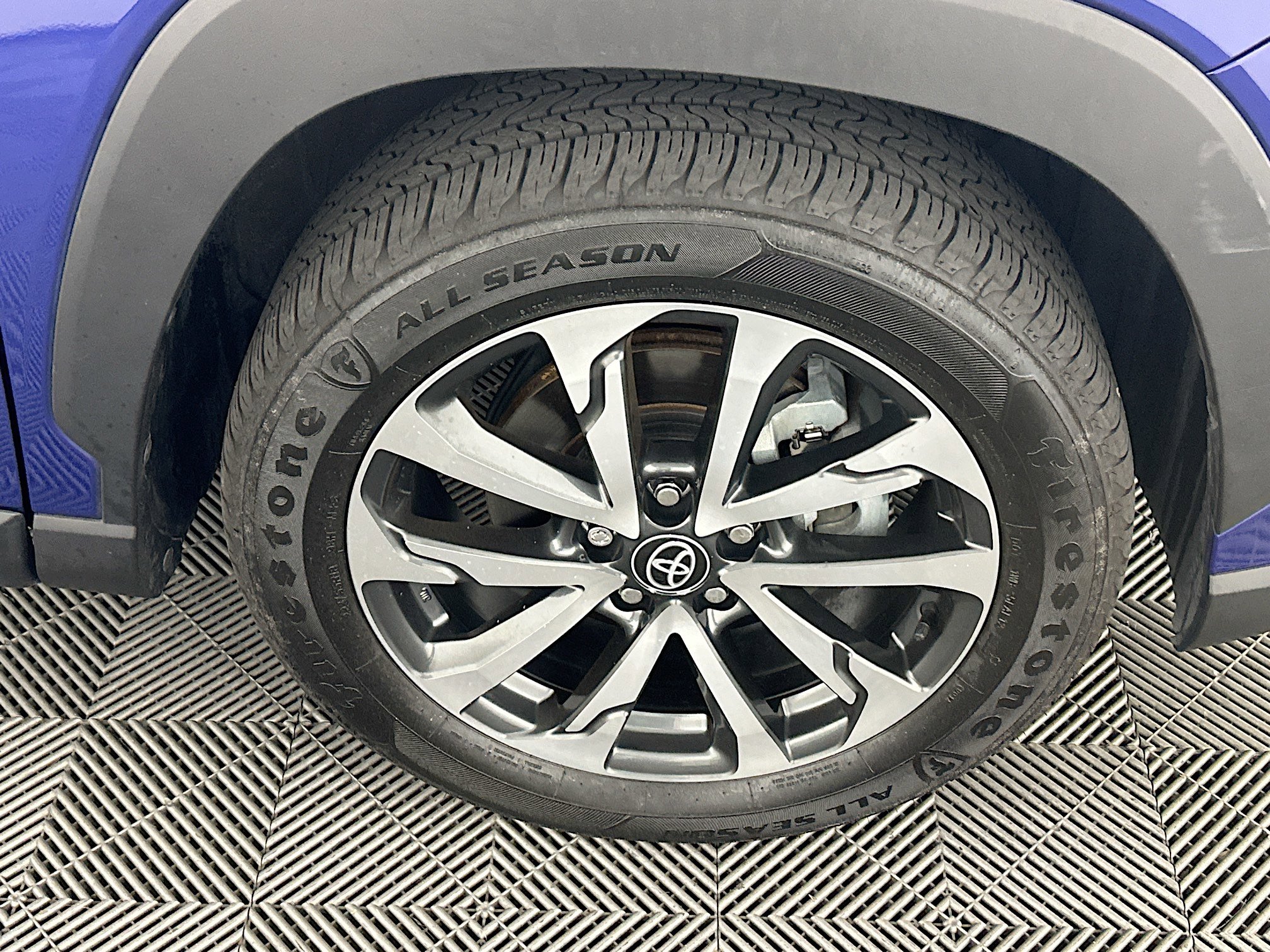 Used 2023 Toyota Corolla Cross XLE w/ Convenience Package image 11