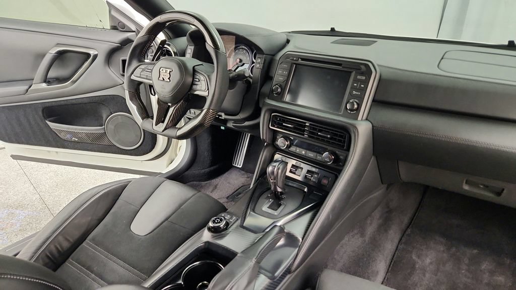 Used 2019 Nissan GT-R AWD/4WD image 46
