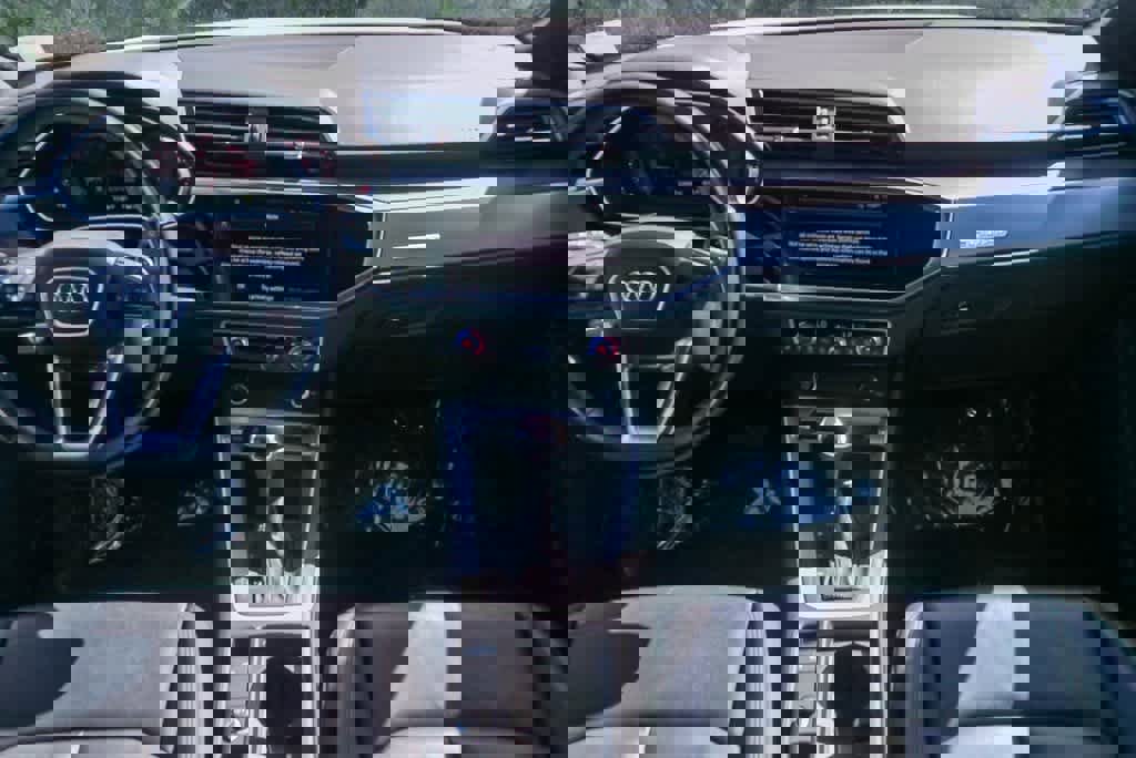 Used 2023 Audi Q3 2.0T Premium image 11