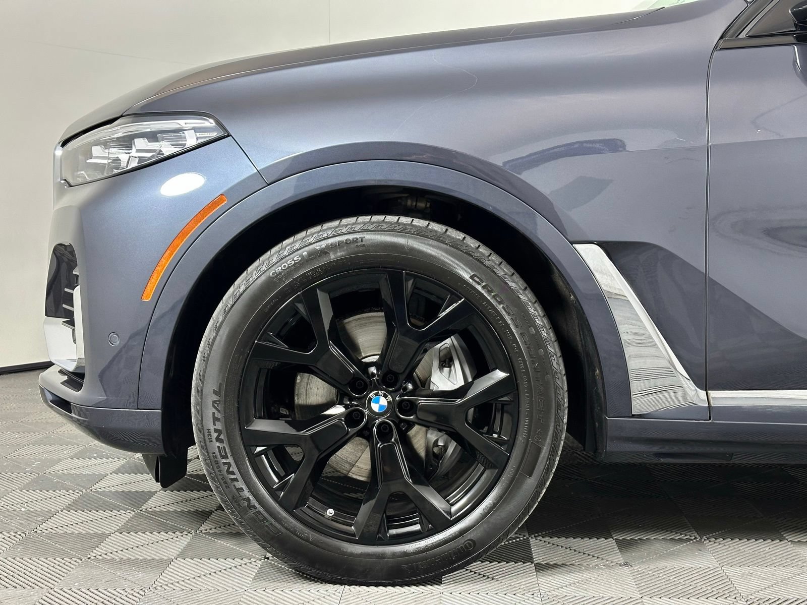 Used 2021 BMW X7 xDrive40i w/ Premium Package AWD/4WD image 9