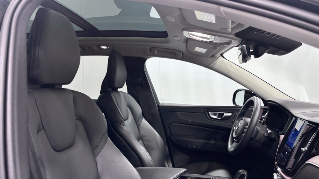 Certified 2024 Volvo XC60 B5 Plus w/ Protection Package Premier AWD/4WD image 19