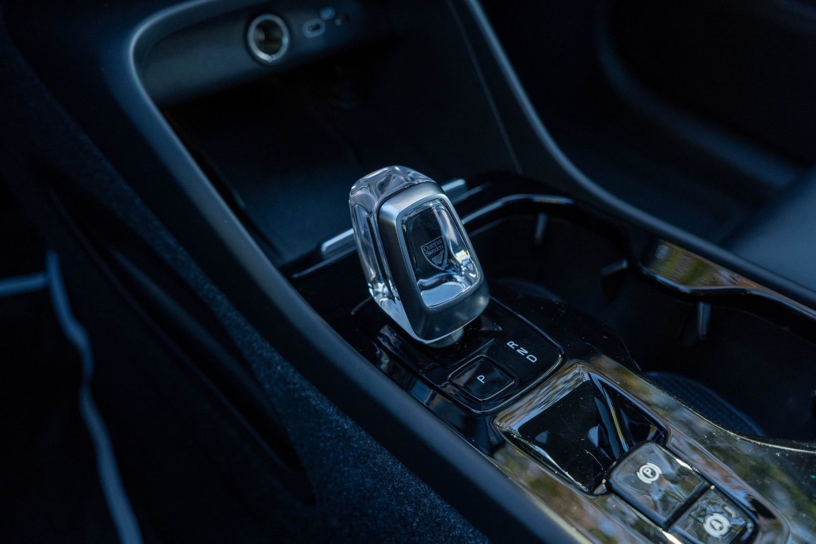 Used 2024 Volvo XC40 B5 Ultimate w/ Protection Package Premier image 26