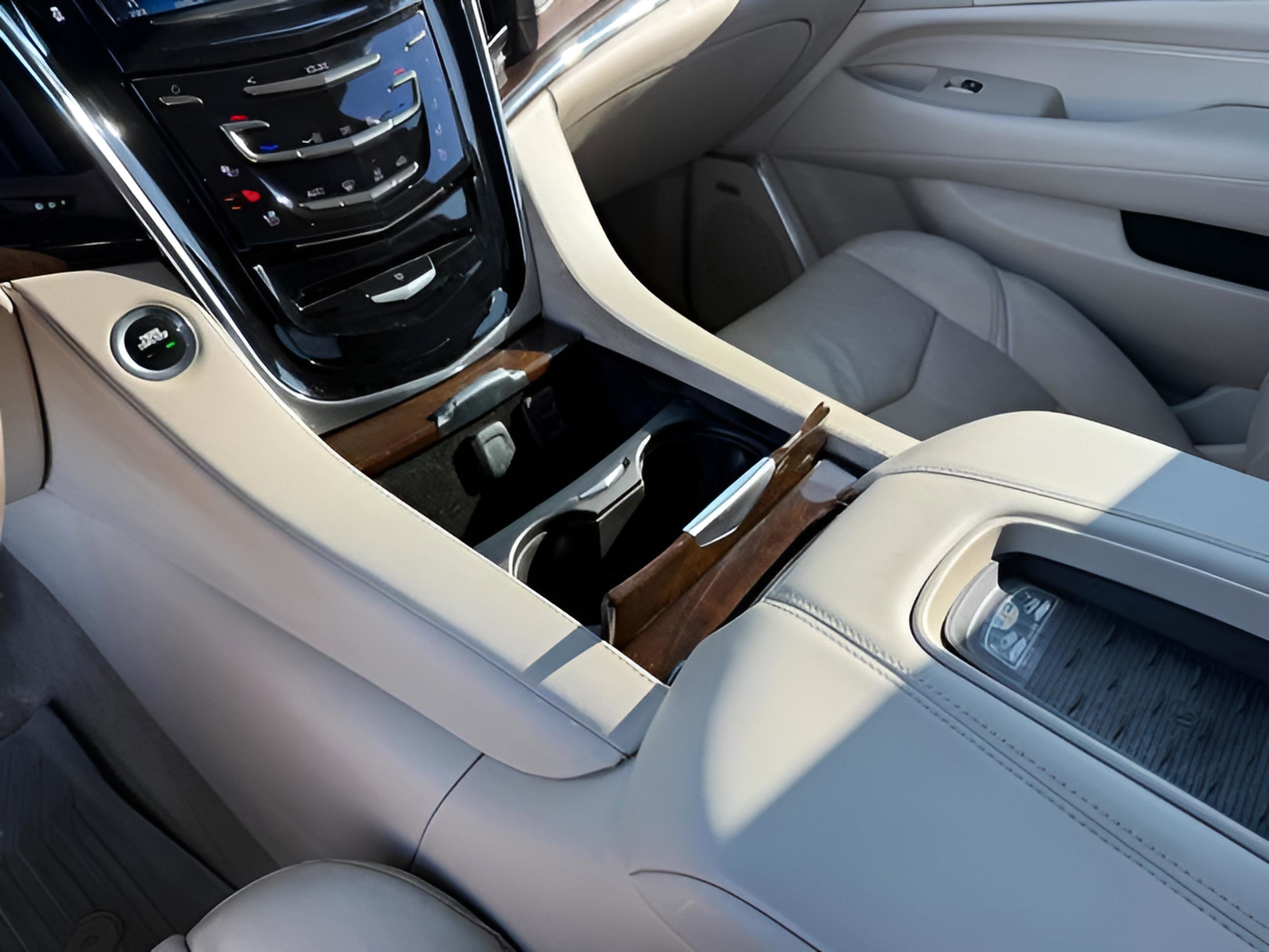 Used 2017 Cadillac Escalade Luxury image 29