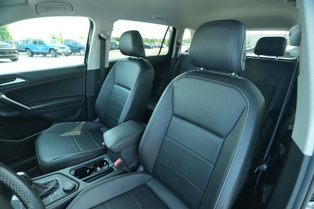 Used 2021 Volkswagen Tiguan SE AWD/4WD image 40
