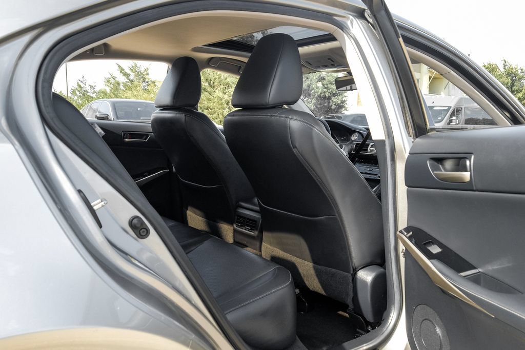 Used 2017 Lexus IS 200t RWD image 41