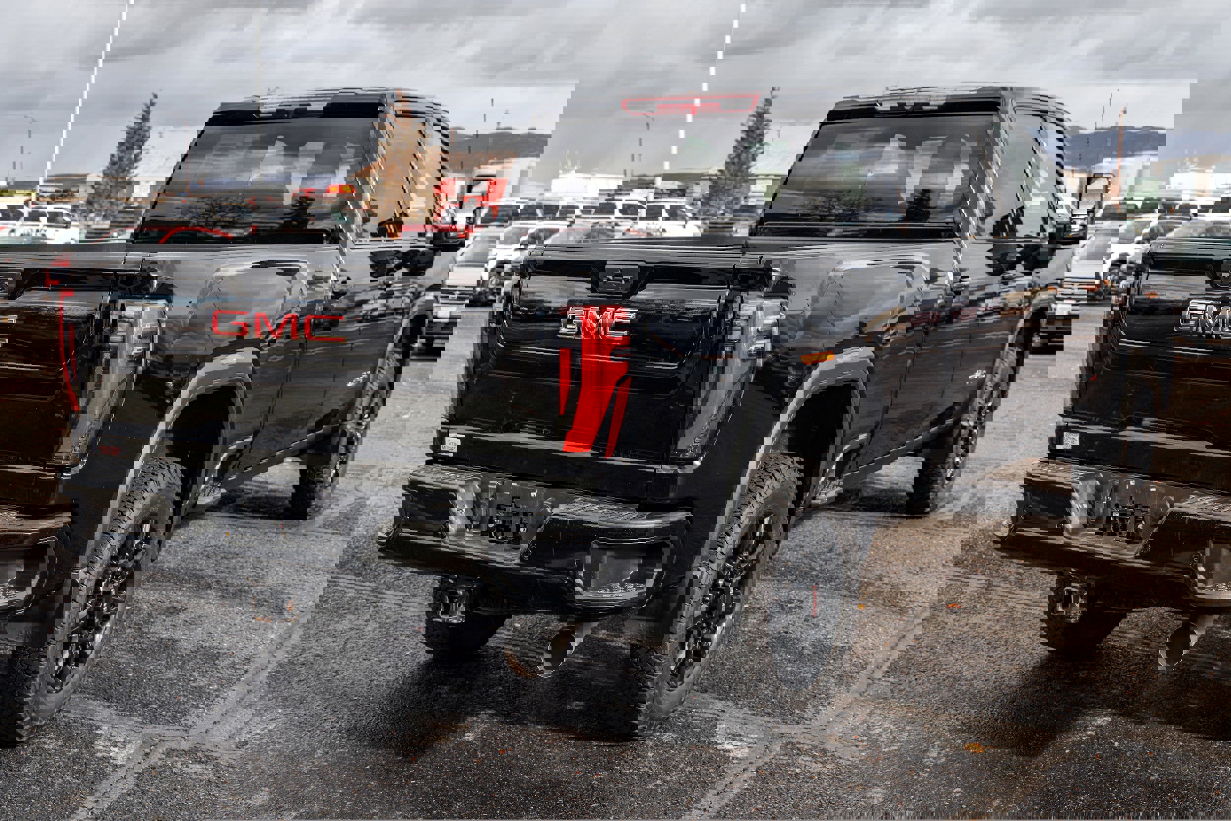 Used 2024 GMC Sierra 2500 AT4 image 4