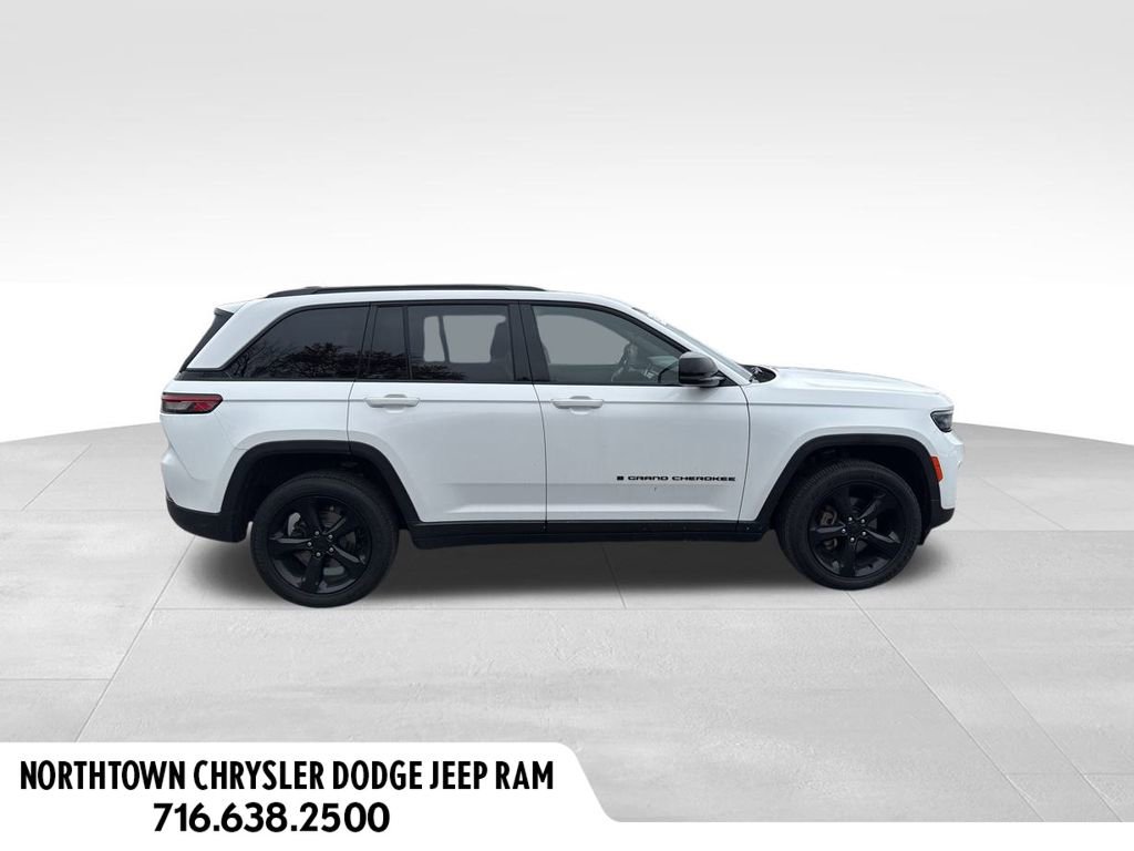 Certified 2023 Jeep Grand Cherokee Altitude image 2