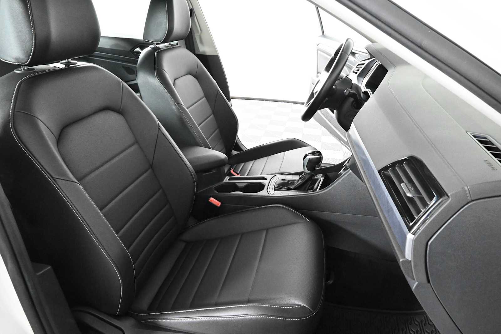 Certified 2023 Volkswagen Jetta SE w/ Panoramic Sunroof Package FWD image 11