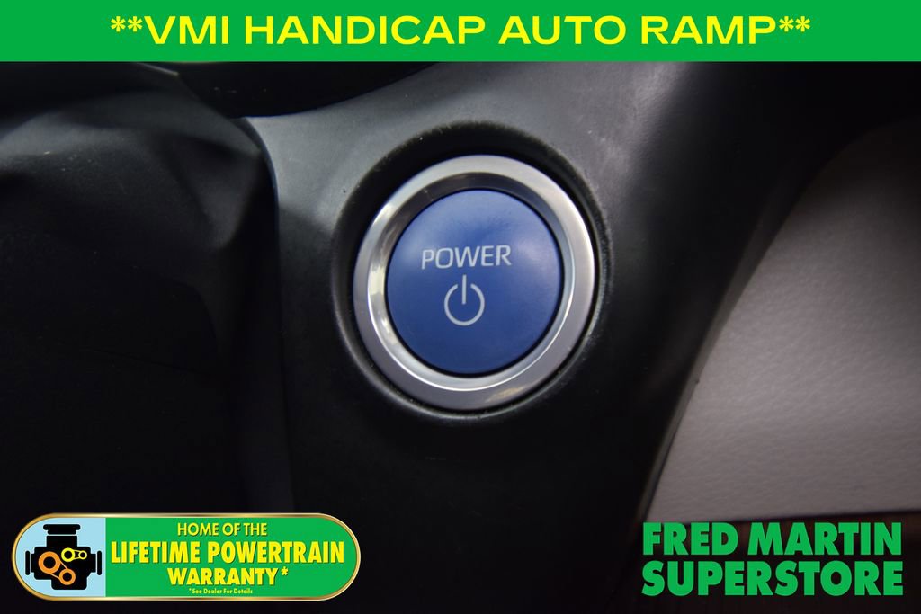 Used 2022 Toyota Sienna XLE image 35