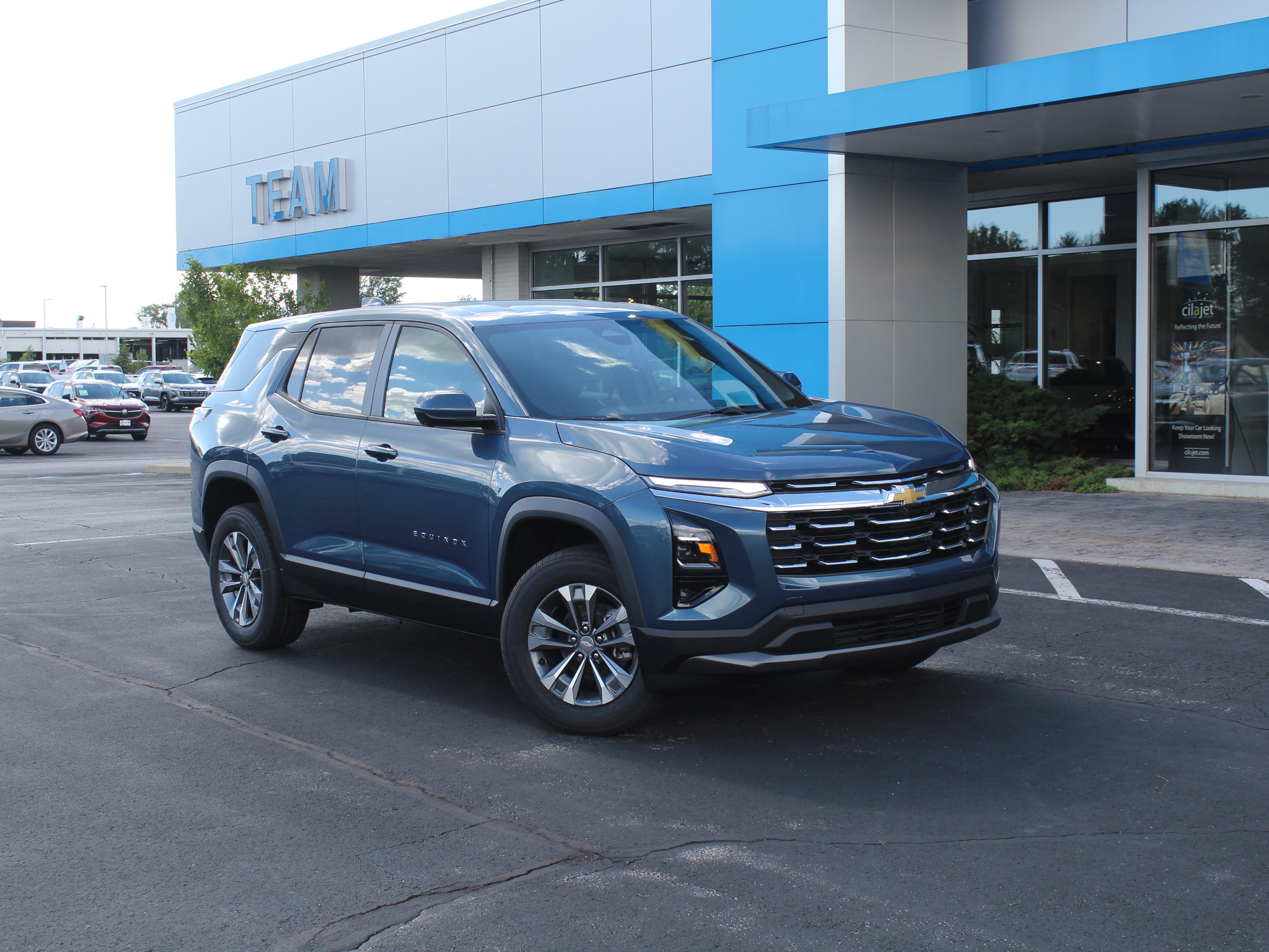 New 2026 Chevrolet Equinox LT w/ Safety and Technology Package FWD image 2