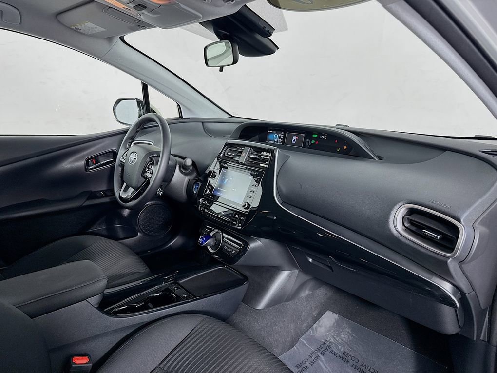 Used 2020 Toyota Prius Prime LE image 30