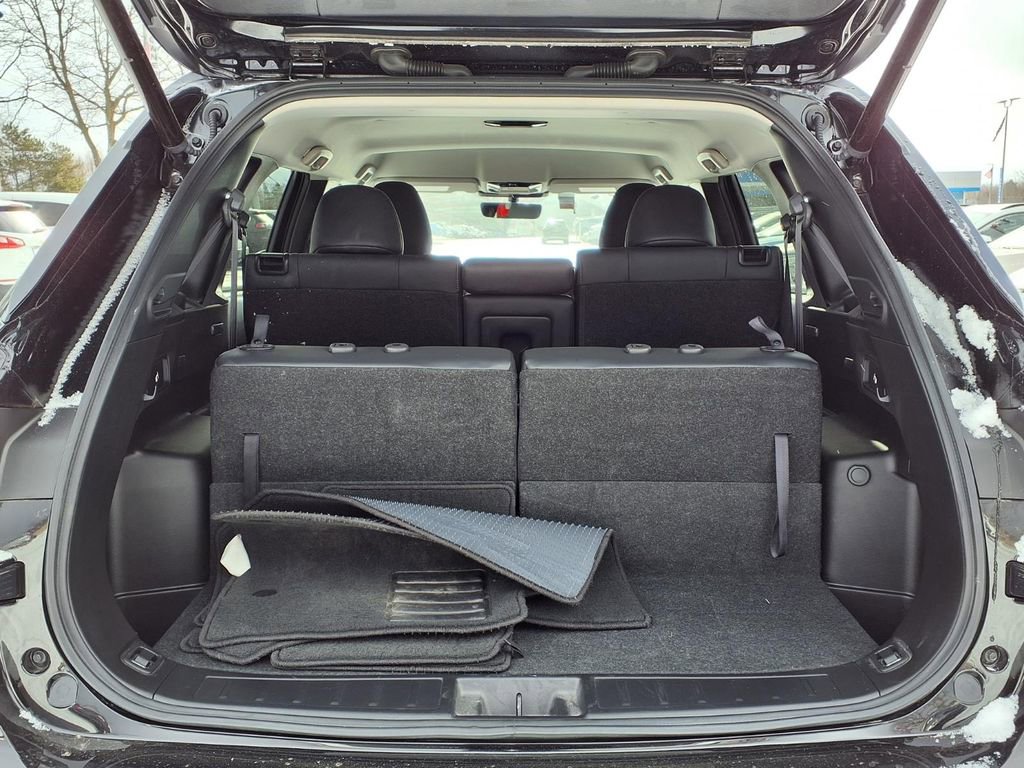 Used 2025 Mitsubishi Outlander SE image 10