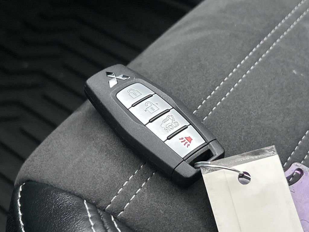 Used 2024 Mitsubishi Outlander SE image 34