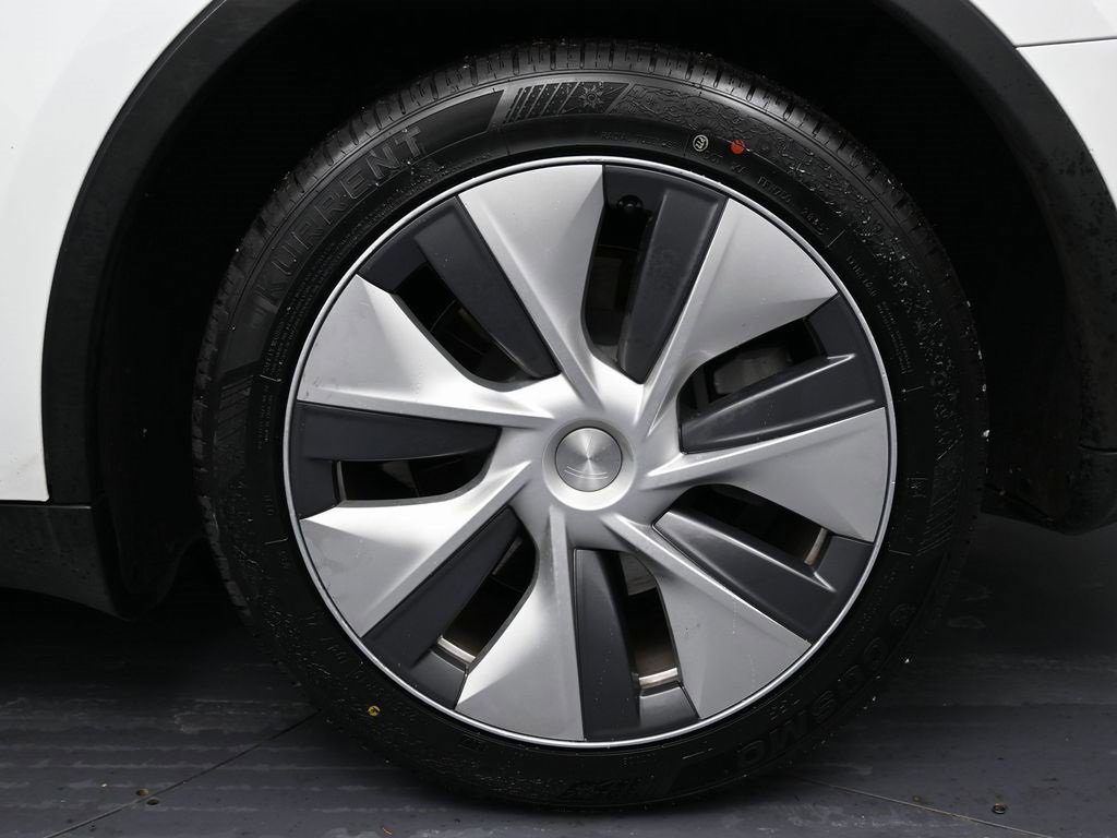 Used 2023 Tesla Model Y Long Range image 11