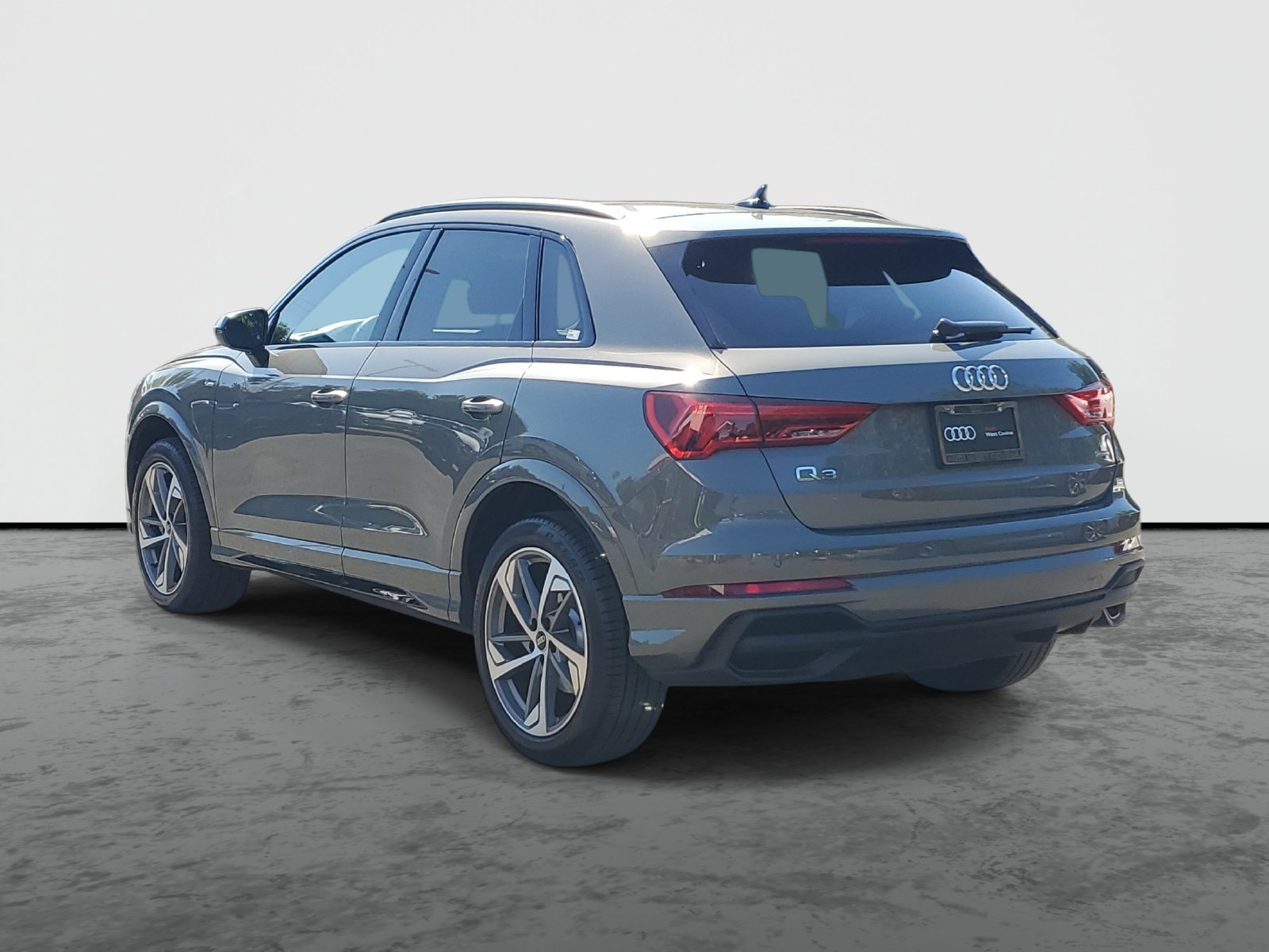 Used 2025 Audi Q3 2.0T Premium w/ Convenience Plus Package AWD/4WD image 3