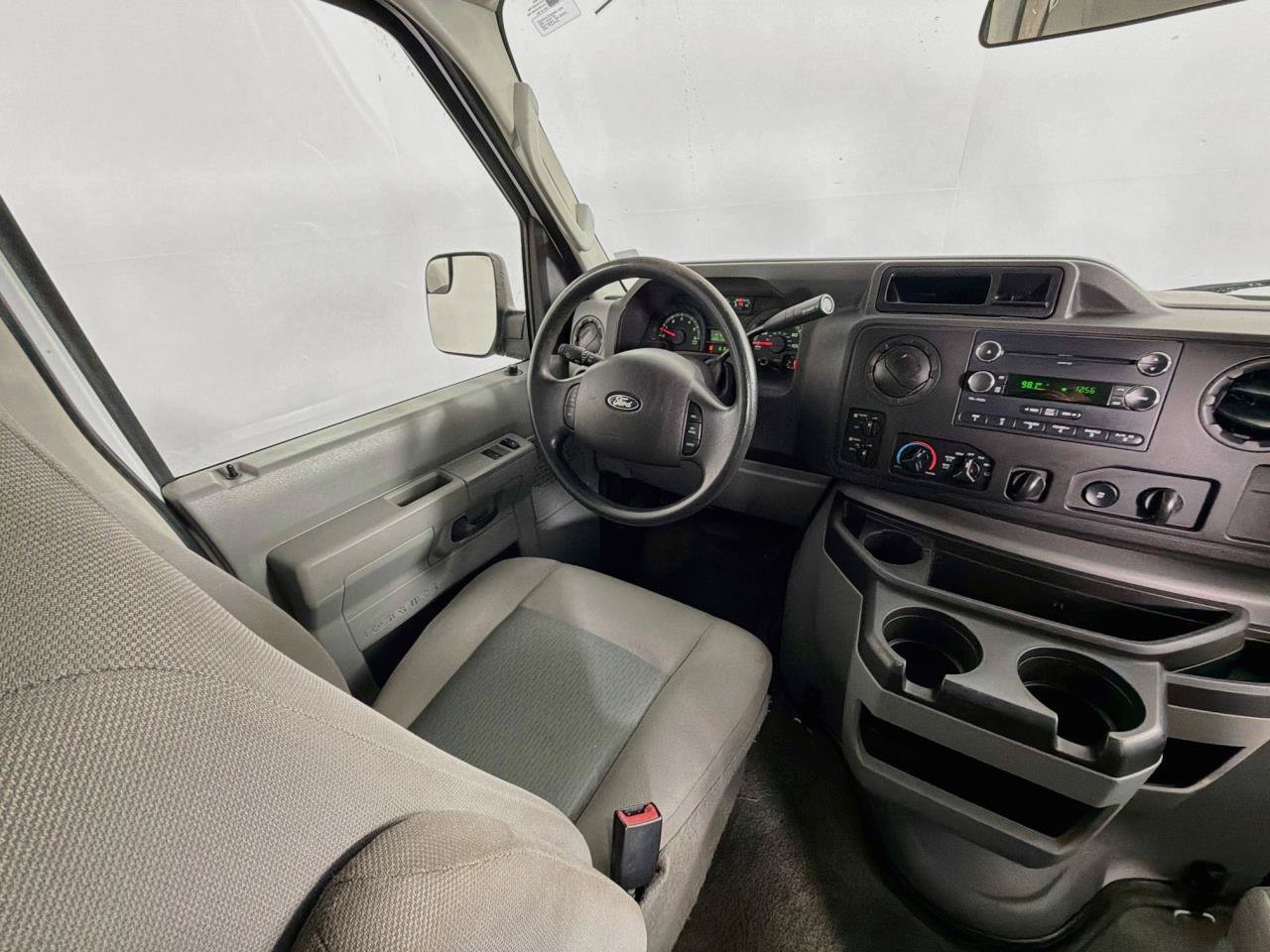 Used 2014 Ford E-350 and Econoline 350 XLT RWD image 11