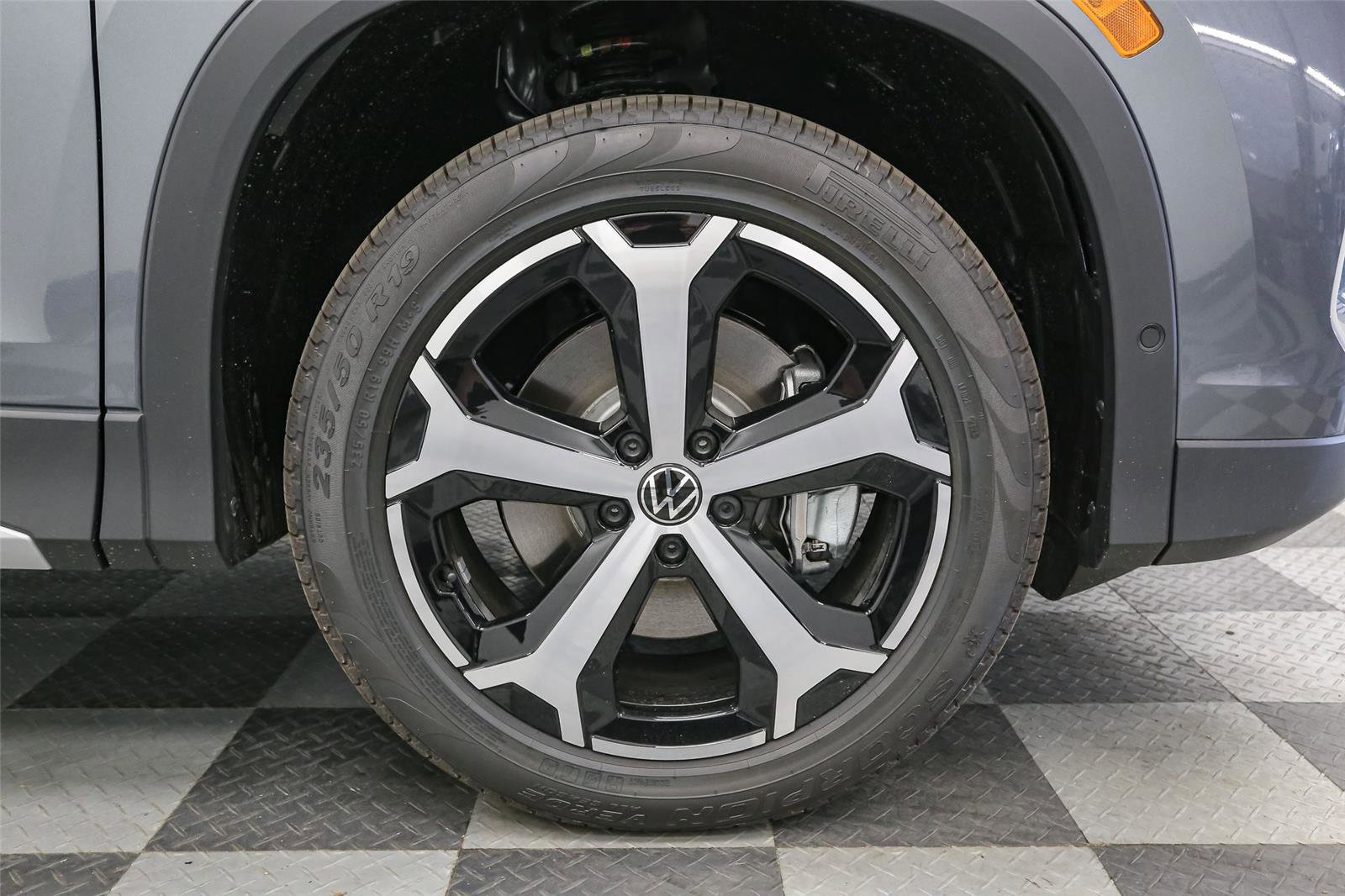 New 2025 Volkswagen Tiguan SE image 12