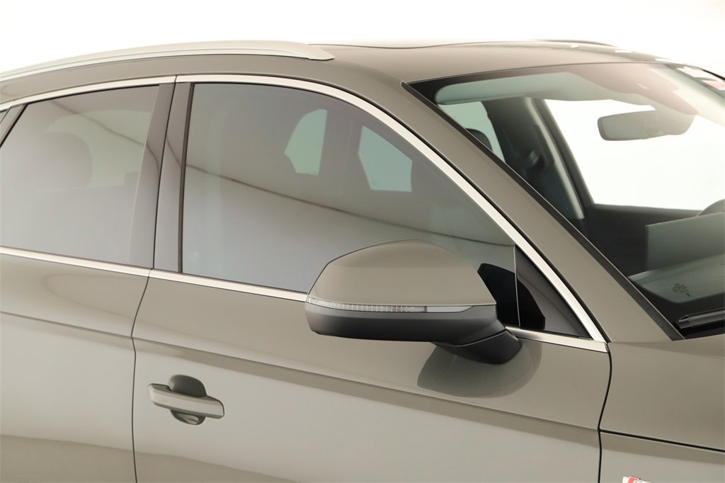 Used 2024 Audi Q5 e Premium w/ Convenience Package image 35