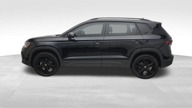 Used 2025 Volkswagen Taos SE AWD/4WD image 6