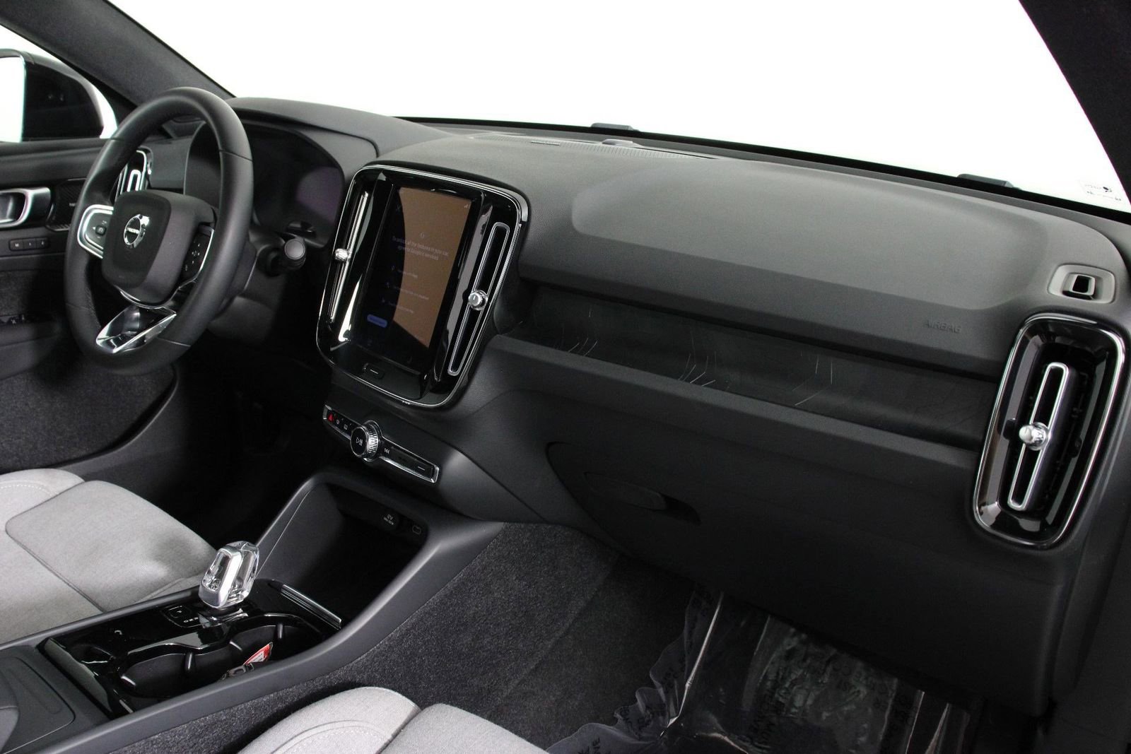 Used 2023 Volvo C40 P8 Recharge Ultimate image 22