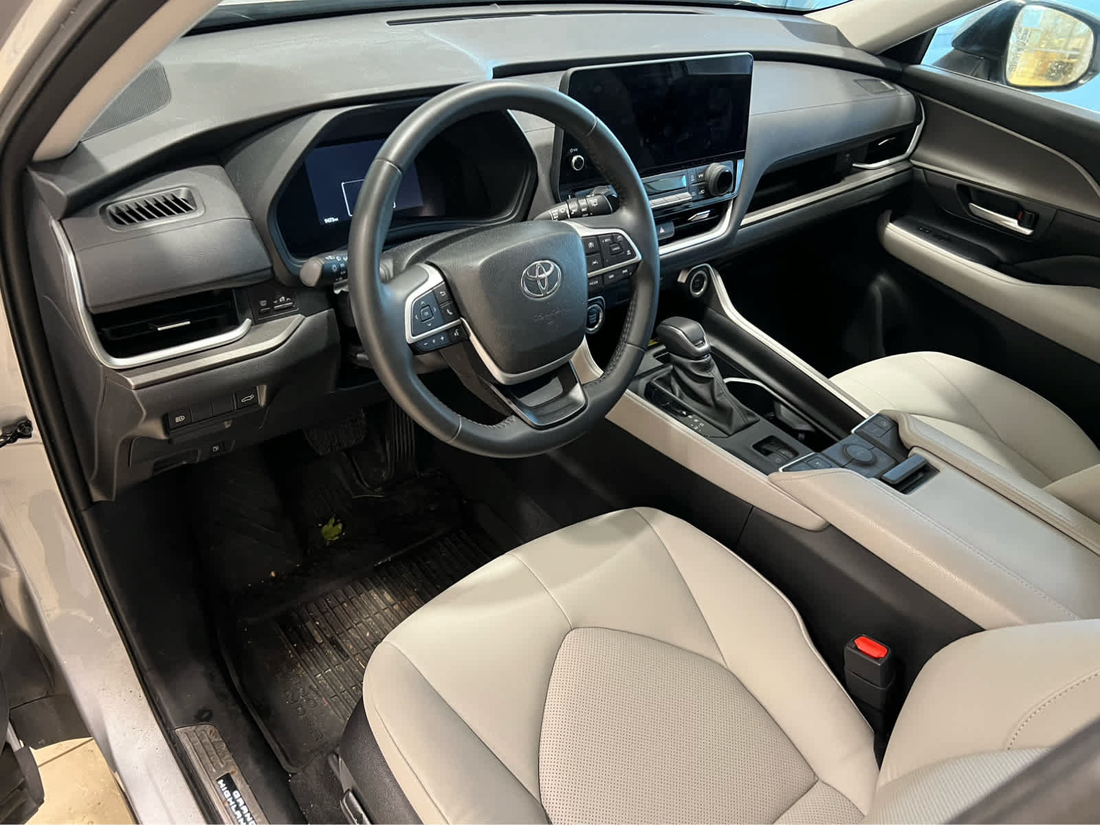 Used 2024 Toyota Grand Highlander AWD image 13