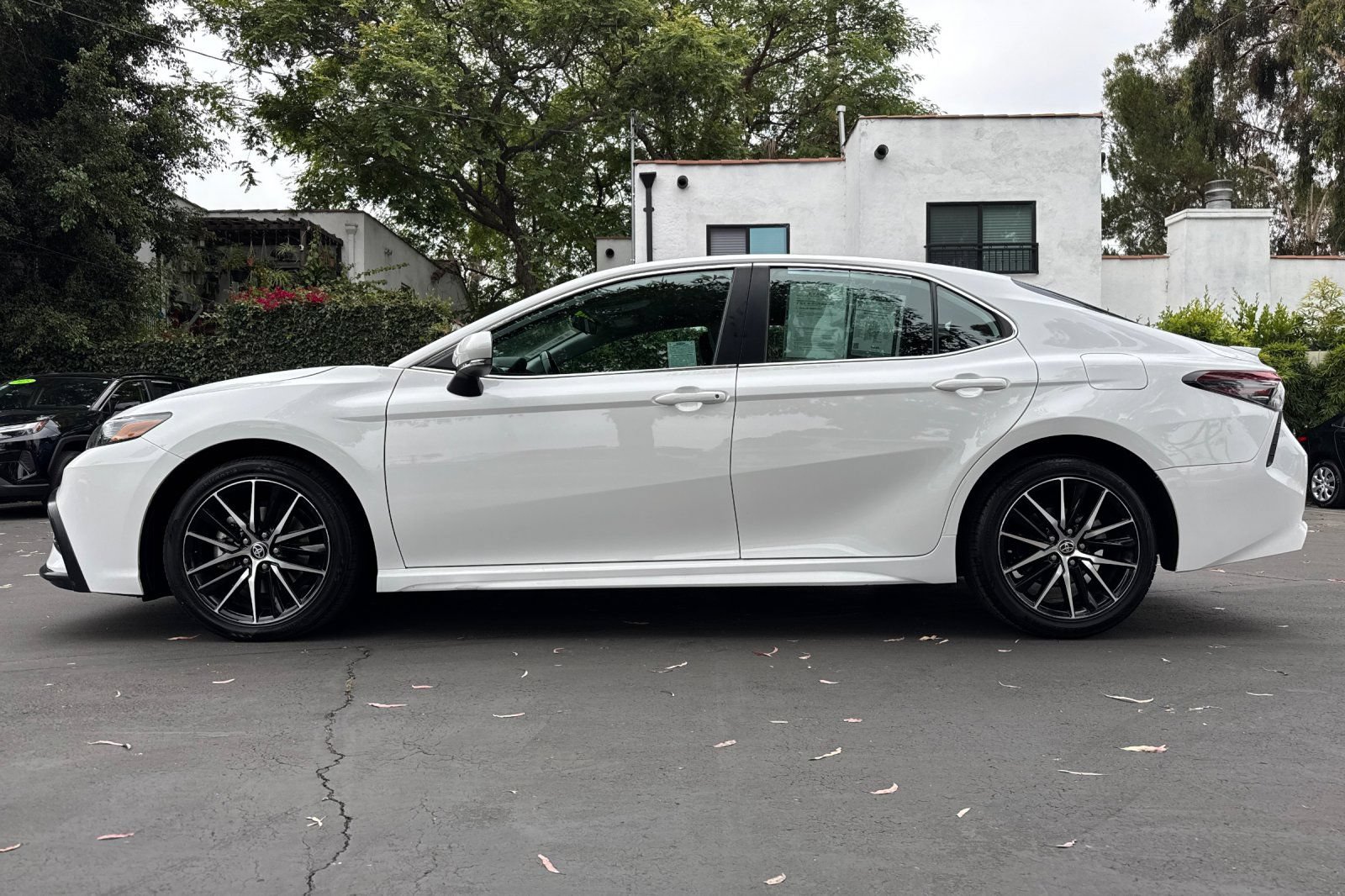 Used 2023 Toyota Camry SE FWD image 8